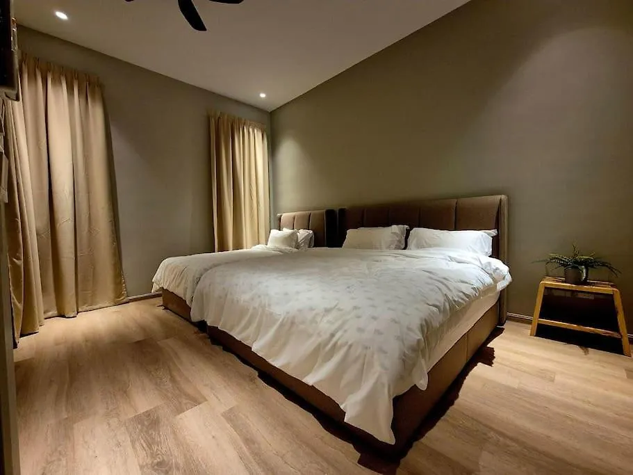 Luxury Signature Suite 5R3B 11 Pax At 90 Degree Alma, Букит-Мертаджам Апартаменты